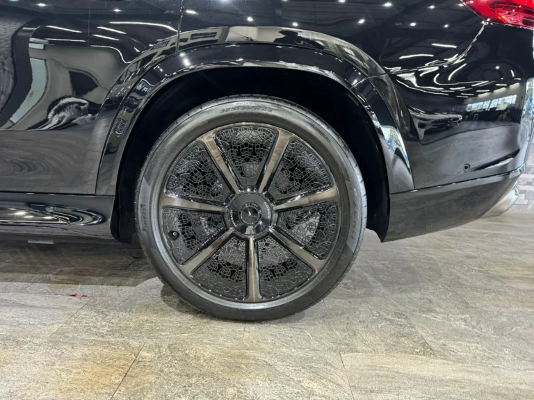 2025 Mercedes-Benz Maybach GLS600 Night Edition 4.0 — photo 7