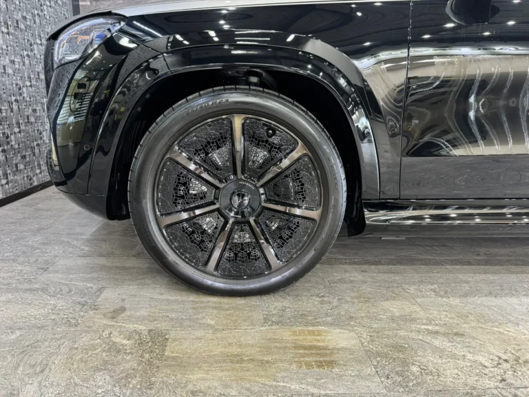 2025 Mercedes-Benz Maybach GLS600 Night Edition 4.0 — photo 8