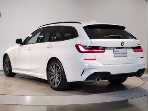 2021 BMW 318i M-Sport Touring 2.0 — photo 3