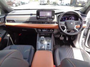 2023 Mitsubishi Outlander PHEV P 2.4 — photo 3
