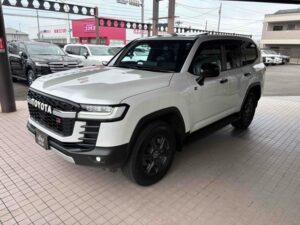 2023 Toyota Land Cruiser 300 Series GR Sport 3.3L — photo 3