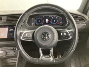 2019 VW Tiguan TDI 4Motion R-Line 2.0 — photo 4