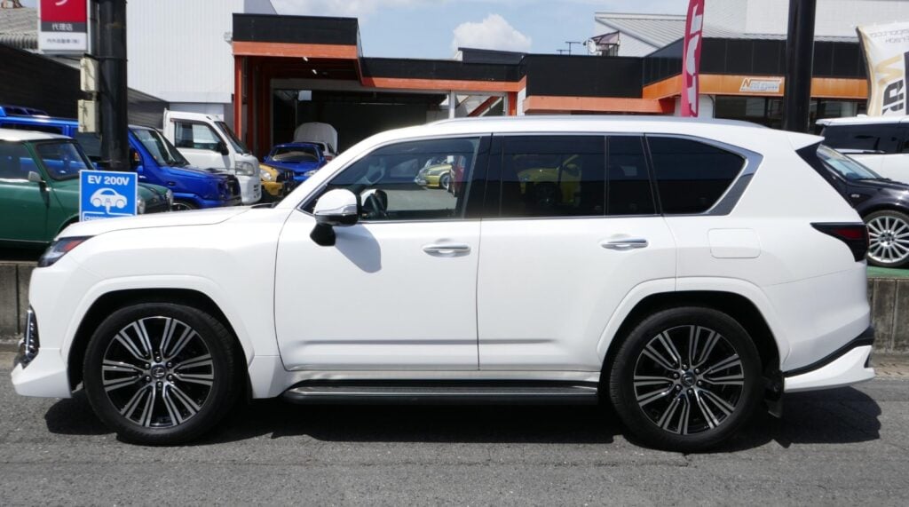 2024 Lexus LX600 3.5L — photo 6 of 7