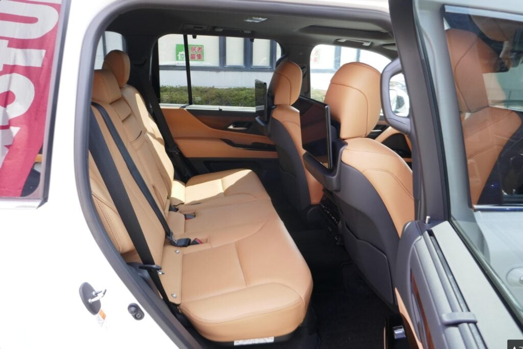 2024 Lexus LX600 3.5L — photo 2 of 7
