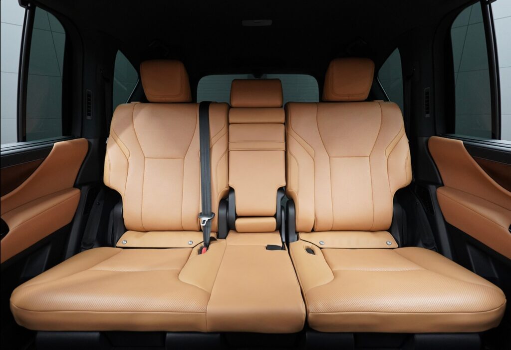 2023 Lexus LX600 3.5L — photo 4 of 7