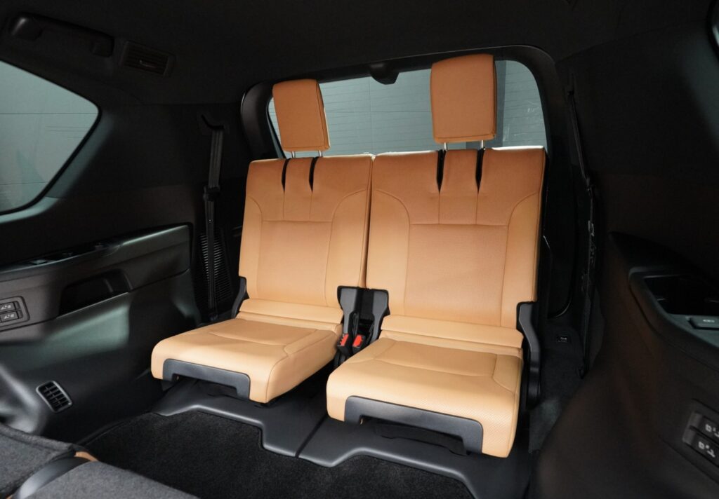 2023 Lexus LX600 3.5L — photo 5 of 7