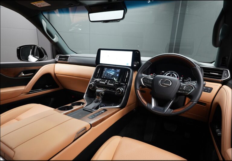 2023 Lexus LX600 3.5L — photo 7