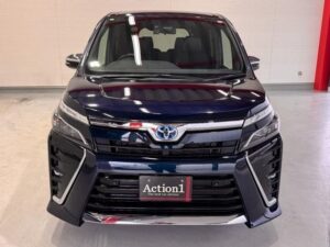 2020 Toyota Voxy Hybrid ZS 1.8 — photo 1