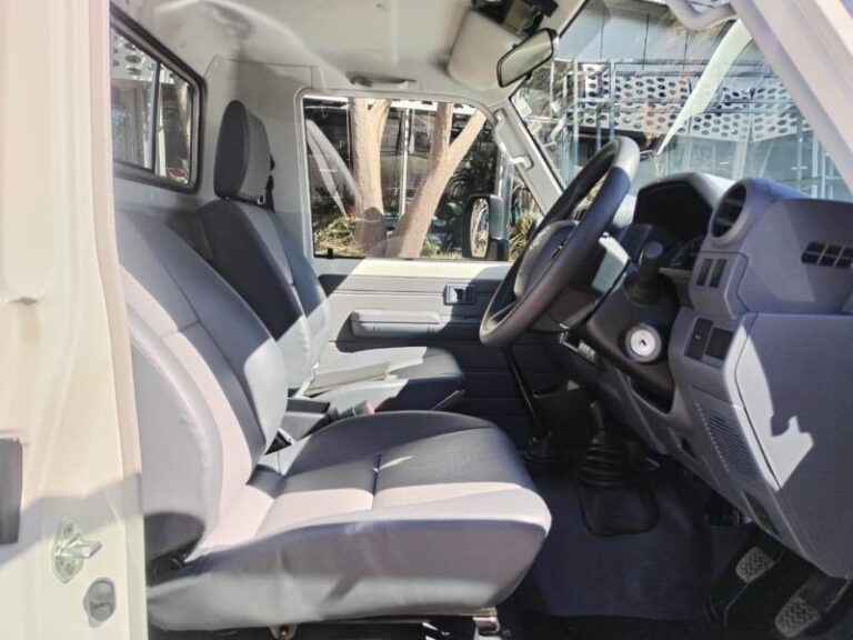 2026 Toyota Land Cruiser GDJ79 Single Cab 4.2D — photo 2