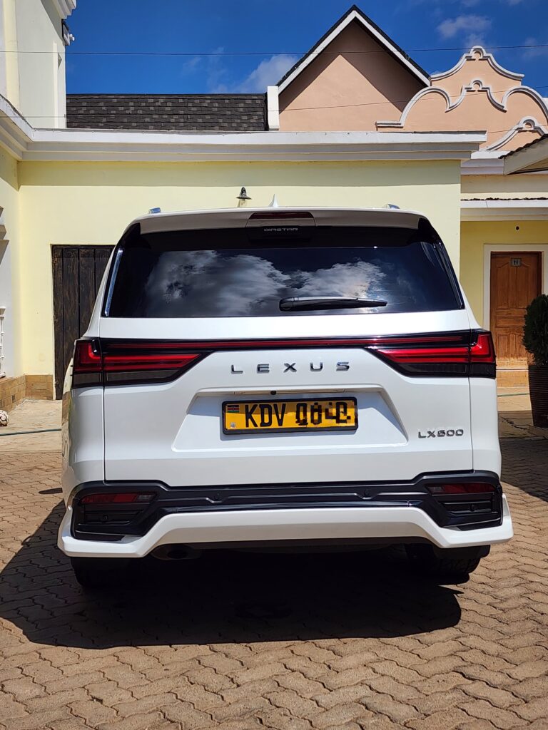 2023 Lexus LX600 3.5L — photo 13 of 37
