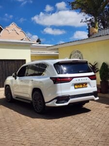 2023 Lexus LX600 3.5L — photo 2