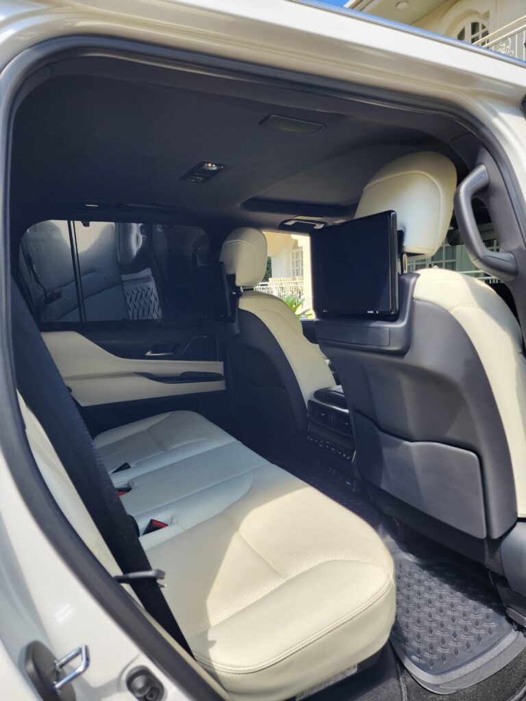 2023 Lexus LX600 3.5L — photo 16 of 37