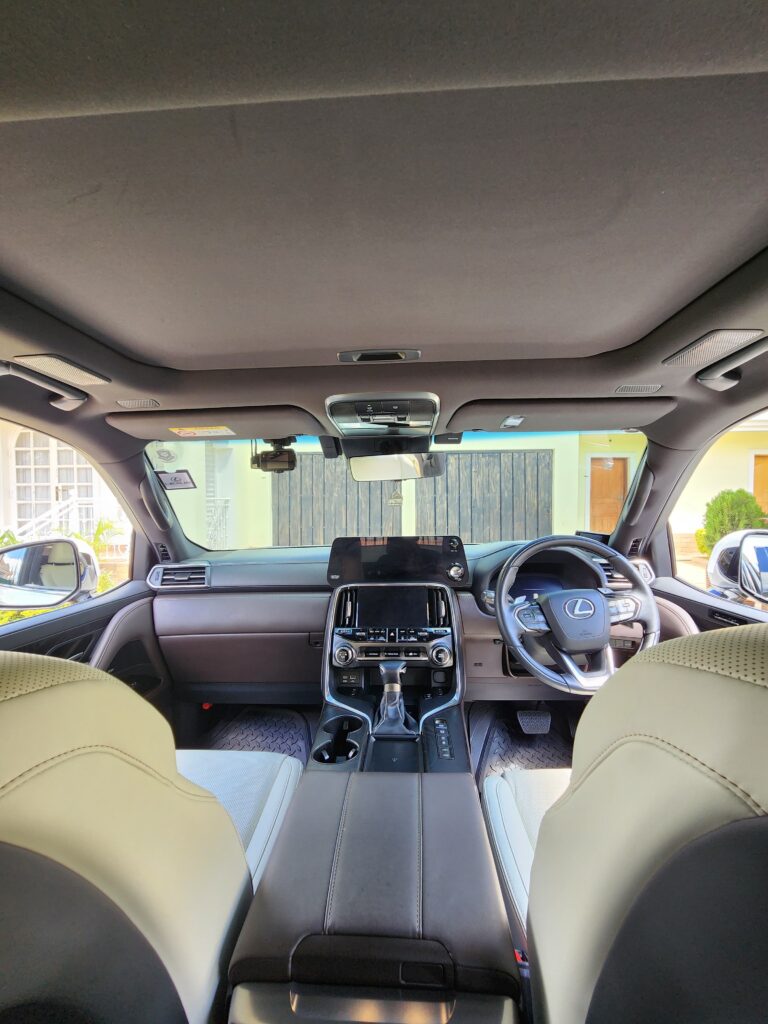 2023 Lexus LX600 3.5L — photo 20 of 37