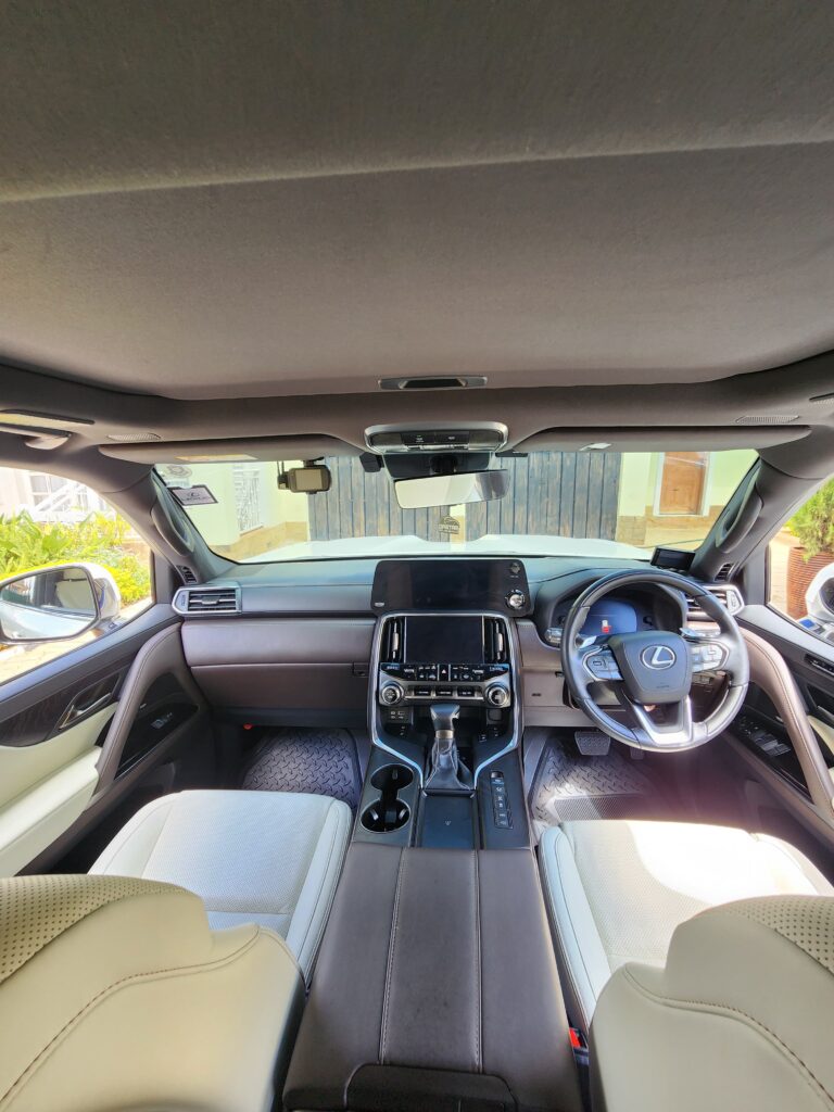 2023 Lexus LX600 3.5L — photo 22 of 37