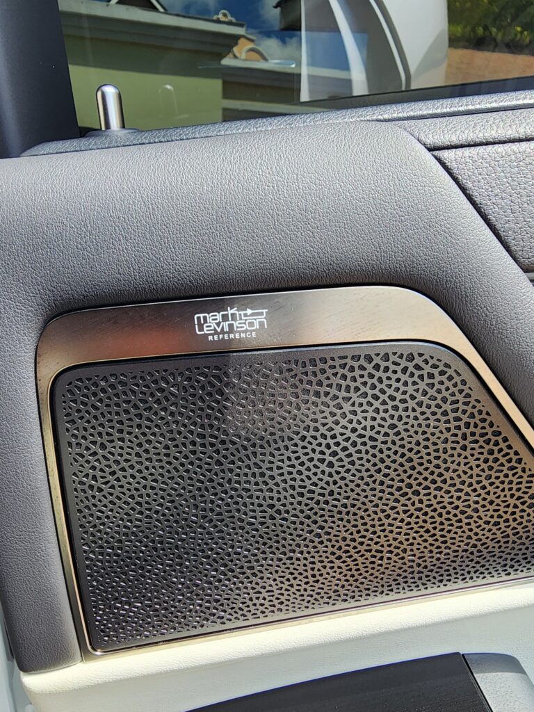 2023 Lexus LX600 3.5L — photo 24 of 37