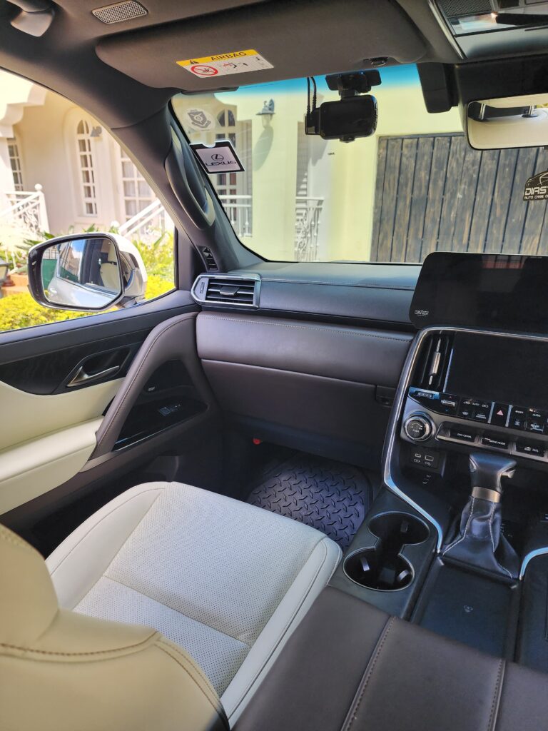2023 Lexus LX600 3.5L — photo 26 of 37