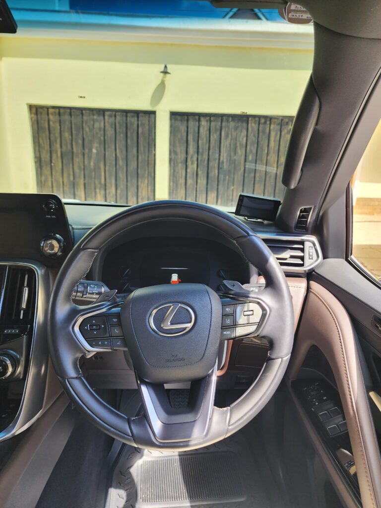 2023 Lexus LX600 3.5L — photo 27 of 37