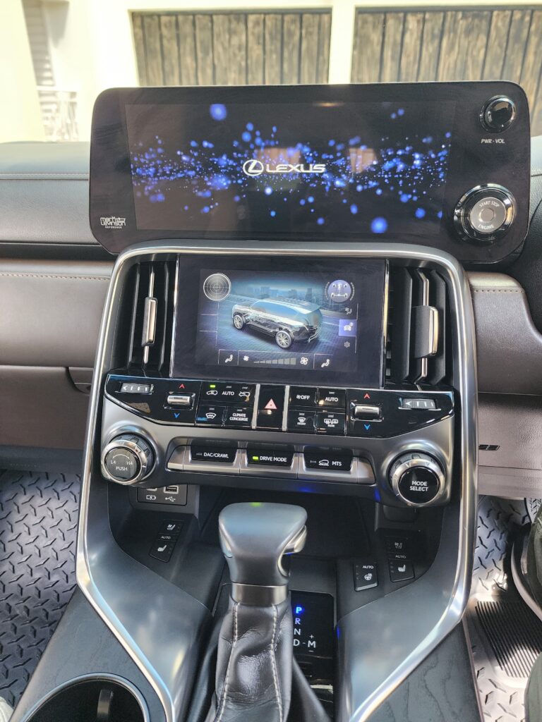 2023 Lexus LX600 3.5L — photo 30 of 37