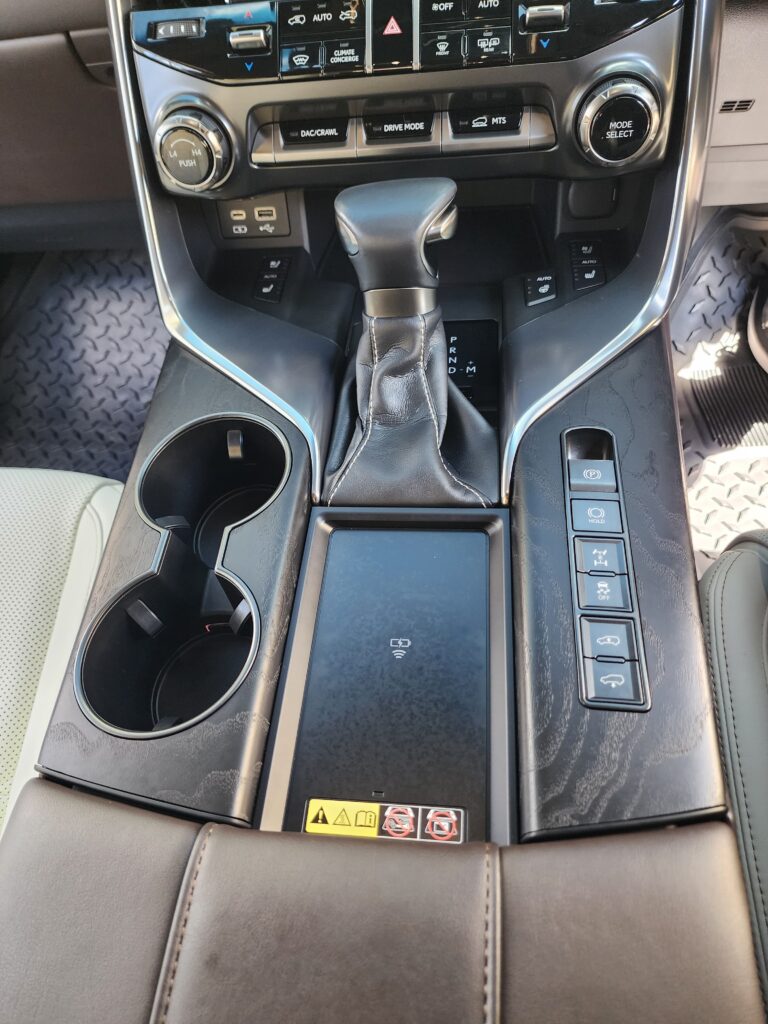 2023 Lexus LX600 3.5L — photo 31 of 37