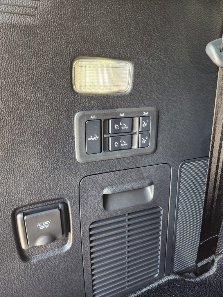 2023 Lexus LX600 3.5L — photo 34 of 37