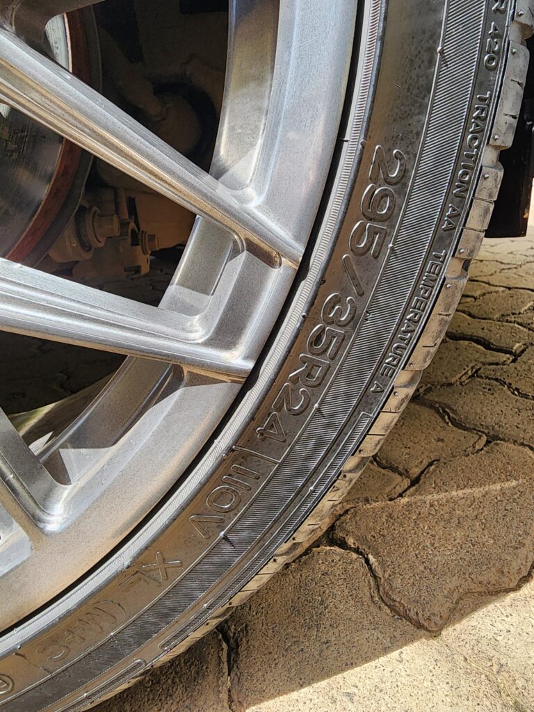 2023 Lexus LX600 3.5L — photo 35 of 37