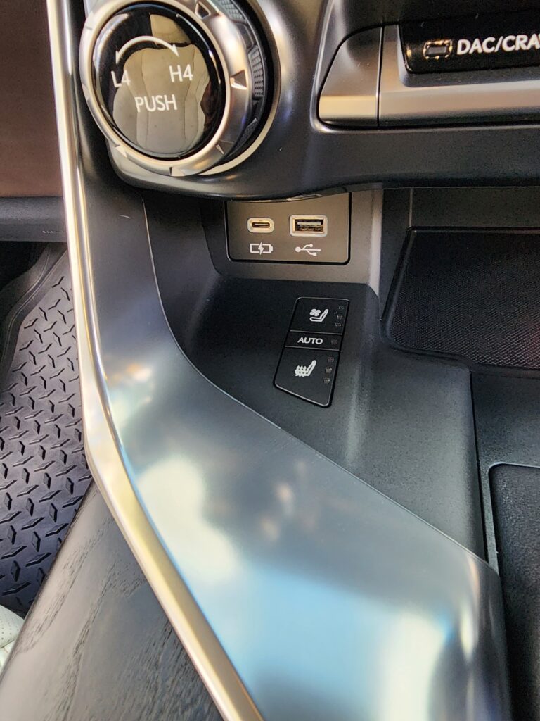 2023 Lexus LX600 3.5L — photo 10 of 37