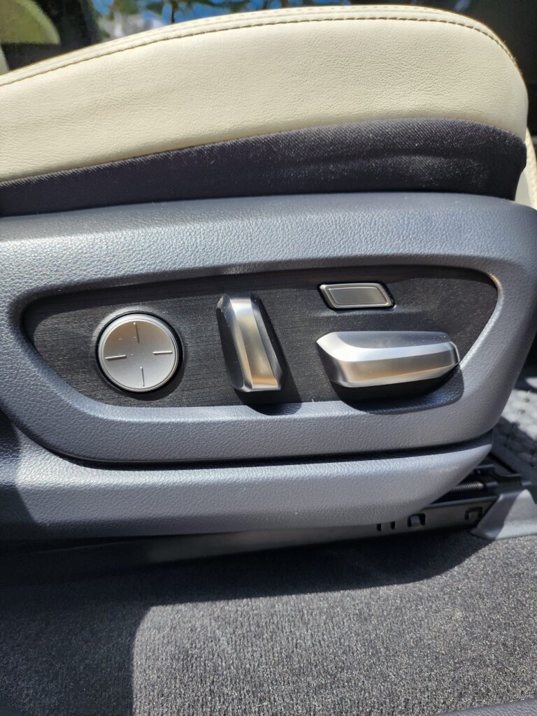 2023 Lexus LX600 3.5L — photo 7 of 37