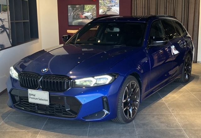 2025 BMW 3 Series Touring City Traffic Grid: ~12.2 km/l (8.2 L/100km). Highway Long Cruise: ~18.5 km/l (5.4 L/100km). Total Fuel Tank Capacity: 59 Litres.