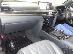 2021 Lexus LX570 5.7 — photo 3