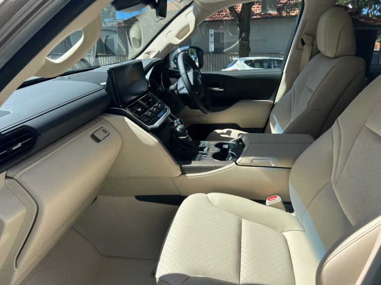 2025 Toyota Land Cruiser 300 Series Sahara 3.3L — photo 2