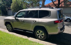2025 Toyota Land Cruiser 300 Series Sahara 3.3L — photo 4
