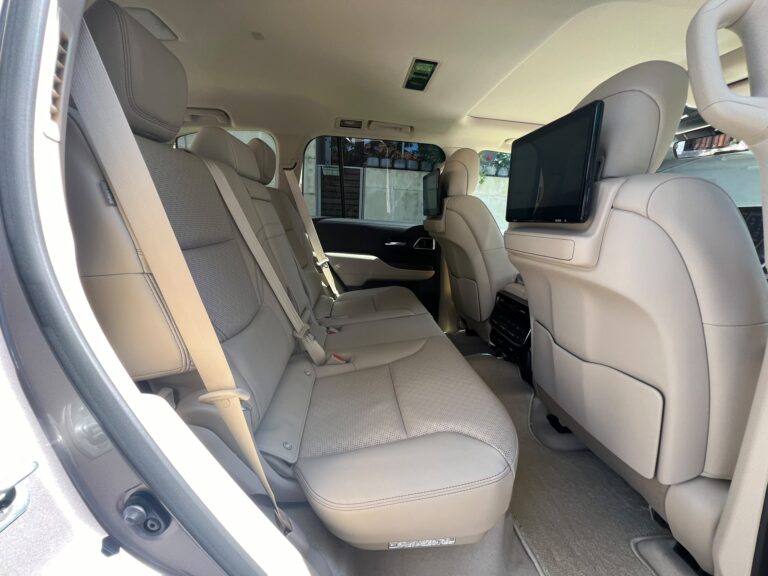 2025 Toyota Land Cruiser 300 Series Sahara 3.3L — photo 7