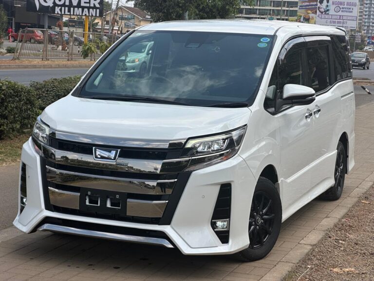 2019 Toyota Noah WXB 2.0 — photo 3