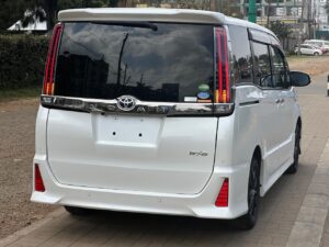 2019 Toyota Noah WXB 2.0 — photo 4