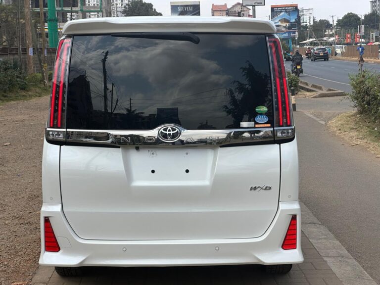 2019 Toyota Noah WXB 2.0 — photo 5