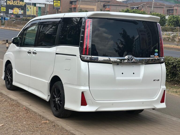 2019 Toyota Noah WXB 2.0 — photo 6