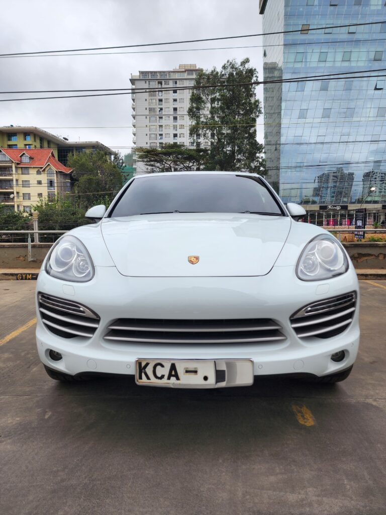 2014 Porsche Cayenne 3.6L Local Assembly — photo 2