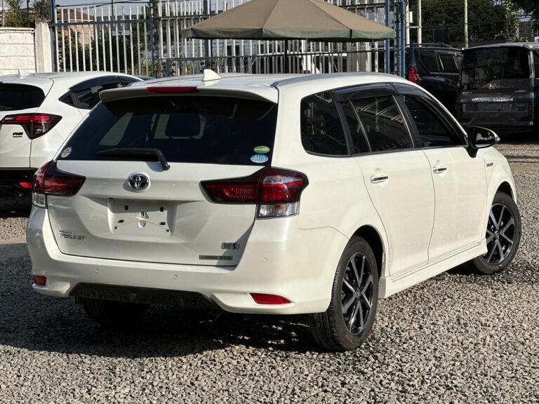 2018 Toyota Fielder WXB Hybrid 1.5 — photo 4