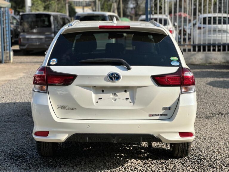 2018 Toyota Fielder WXB Hybrid 1.5 — photo 5