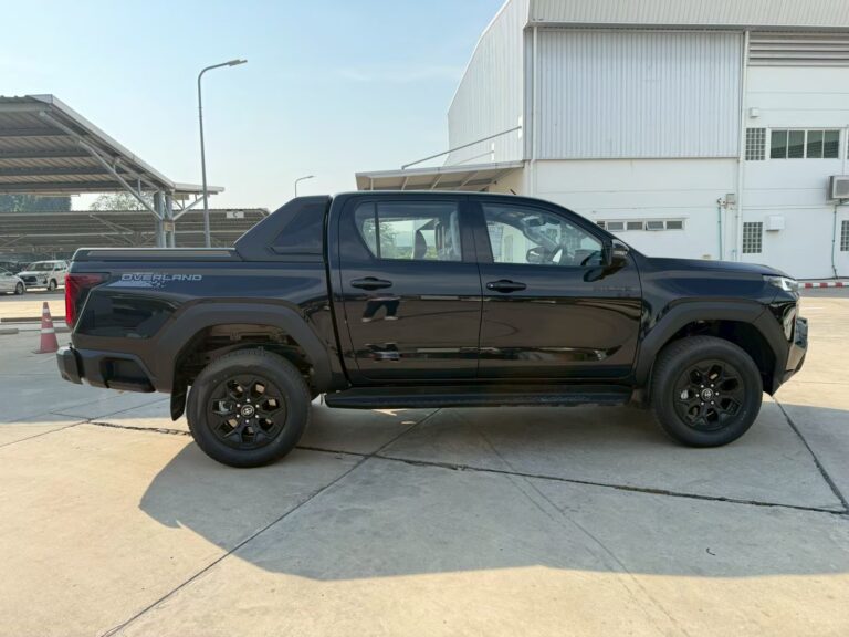 2026 Toyota Hilux Travo Overland Plus 2.8L Diesel 4X4 — photo 3