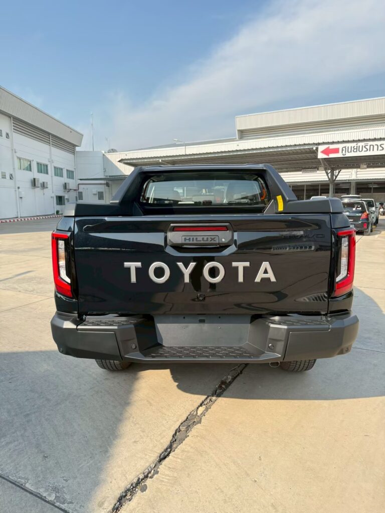 2026 Toyota Hilux Travo Overland Plus 2.8L Diesel 4X4 — photo 6