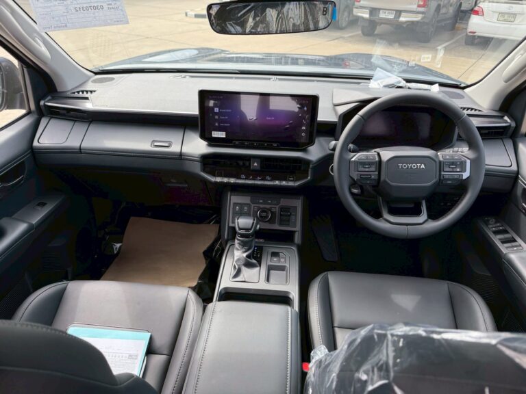 2026 Toyota Hilux Travo Overland Plus 2.8L Diesel 4X4 — photo 9