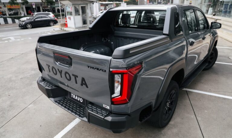 2026 Toyota Hilux Travo Overland Plus 2.8L Diesel 4X4 — photo 5