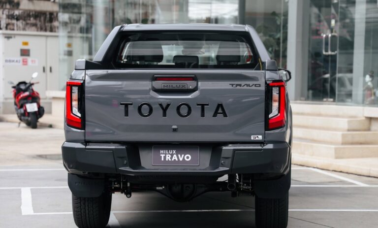 2026 Toyota Hilux Travo Overland Plus 2.8L Diesel 4X4 — photo 6