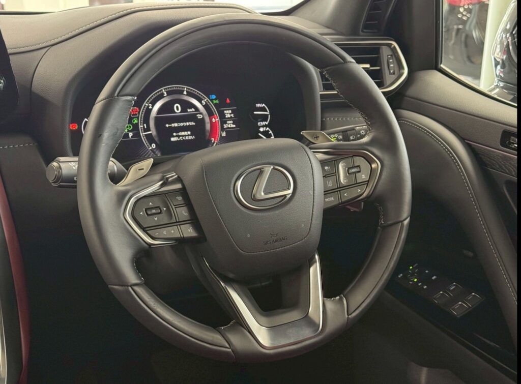 2024 Lexus LX600 3.5L — photo 4 of 8