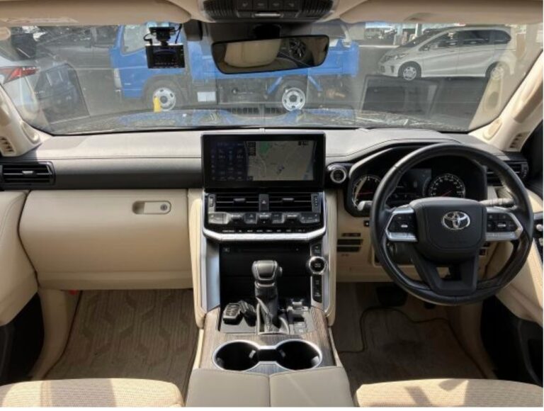 2023 Toyota Land Cruiser ZX 300 Series 3.5L — photo 2
