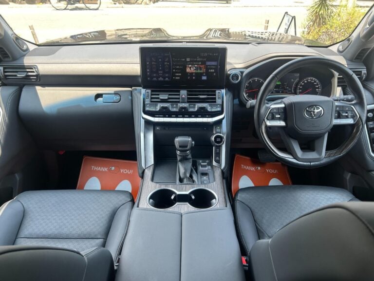 2023 Toyota Land Cruiser ZX 300 Series 3.5L — photo 6