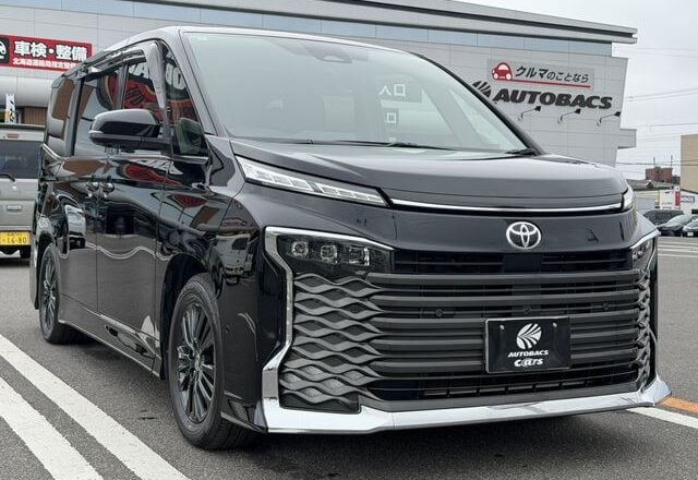2022 Toyota Voxy S-Z Hybrid E-Four