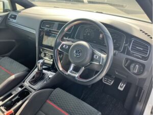 2020 Volkswagen Golf GTI Performance 2.0 — photo 2