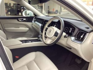 2020 Volvo XC60 D4 Momentum AWD 2.0 — photo 4
